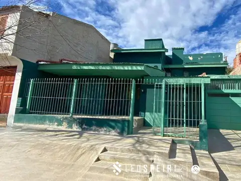 VENTA CASA CUATRO DORMITORIOS CON COCHERA - STA. GENOVEVA - NQN CAPITAL