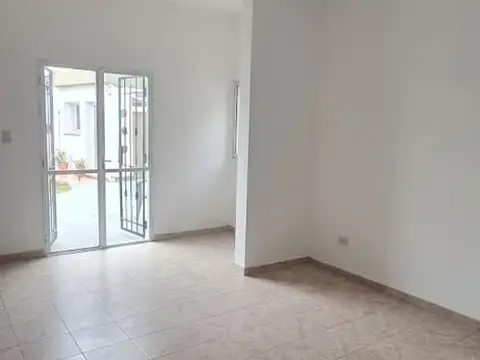 Casa en Alquiler con 1 cochera