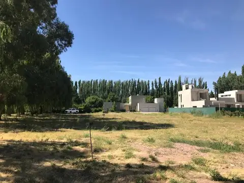 Vendo Terreno Barrio Privado la Comarca Centenario