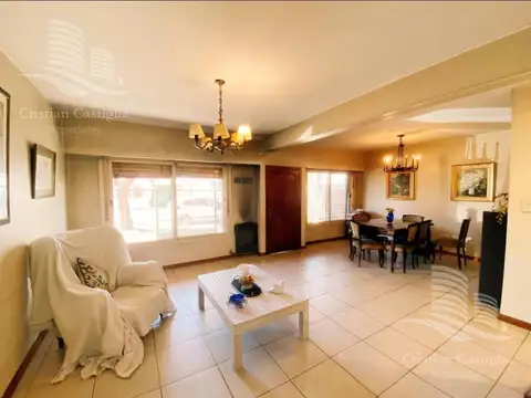 Casa en 6 Ambientes con 2 Cocheras en Venta en Boulogne