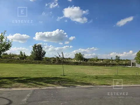 Lote perimetral orientación norte en venta, Barrio Cerrado El Naudir, Escobar
