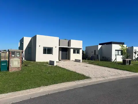 Casa Chalet  en Venta en San Sebastian, Escobar, G.B.A. Zona Norte