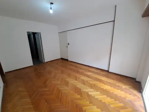 Avenida Belgrano 2400, Piso 1