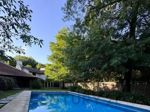 Casa en venta de 4 dormitorios apta banco en villa elisa
