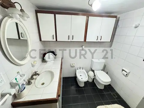 Casa 6 ambientes con 2 baños