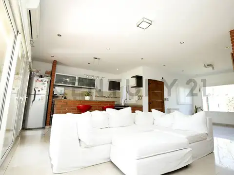 Casa 4 ambientes con 3 baños