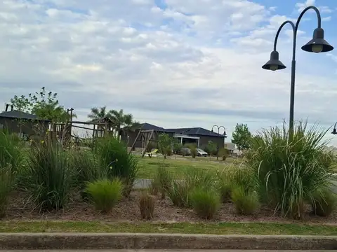 Nev. Lote En Oportunidad El Naudir Aguas Privadas