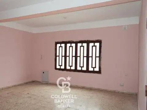 Casa 8 ambientes con 2 baños