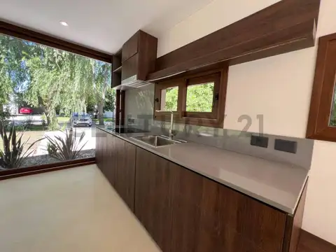 Casa a estrenar en venta en Miralagos Club de Campo