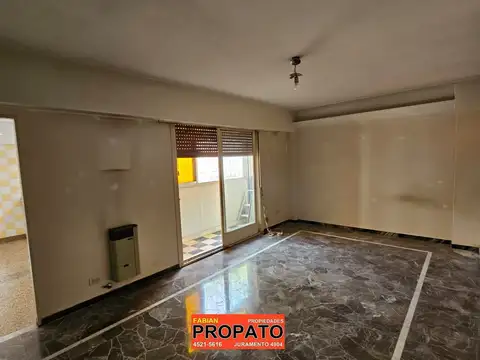 Departamento de 3 ambientes + baulera al contrafrente con balcon, 2 baños y cocina comedor diario 