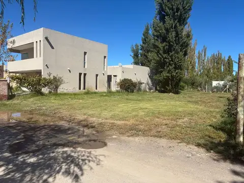 VENTA DE TERRENO EN BARRIO PRIVADO  "JOCKEY"