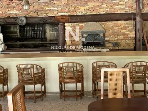 Hermosa casa de 4 dormitorios en excelente estado, Jardines de Cordoba. Punta del Este