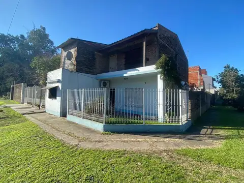 CASA DE 3 AMBIENTES CON FONDO Y LOCAL COMERCIAL