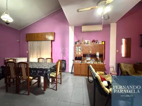 Casa 4 ambientes con 2 baños