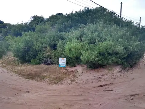 Media manzana en Las Gaviotas, ideal inversores.