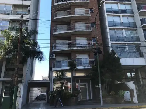 Dpto 2 amb con cochera y balcon, ubicado en Alsina 1948 L. de Zamora