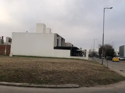 LOTE EN VENTA EN COUNTRY LA CALANDRIA