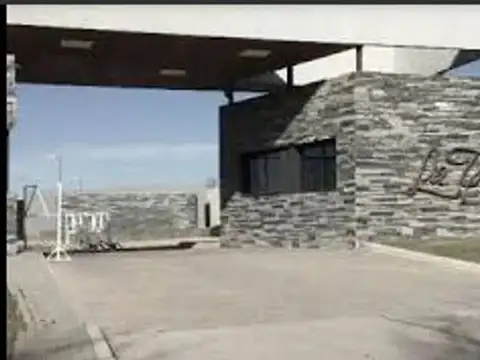 LOTE EN VENTA EN COUNTRY LA CALANDRIA