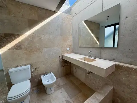 Depto Tipo Casa en Venta con 1 cocheras