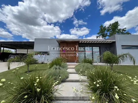 Casa en venta 4 ambientes con pileta en Fincas de Álvarez