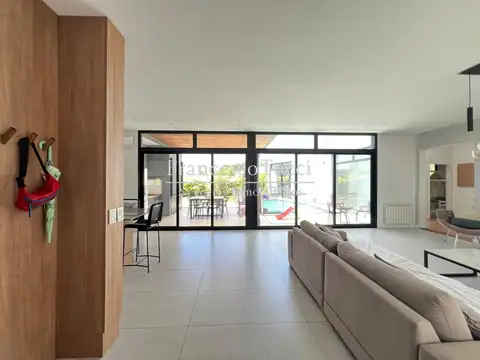 Casa en venta 4 ambientes con pileta en Fincas de Álvarez