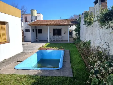 Casa en Venta Haedo 3 Amb. Lote 8,66x52 mts. Cochera
