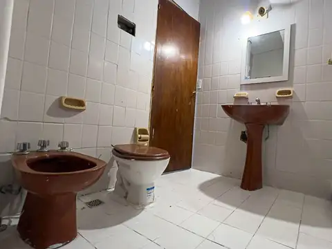 VENTA CASA 3 AMBIENTES  CON PARQUE
