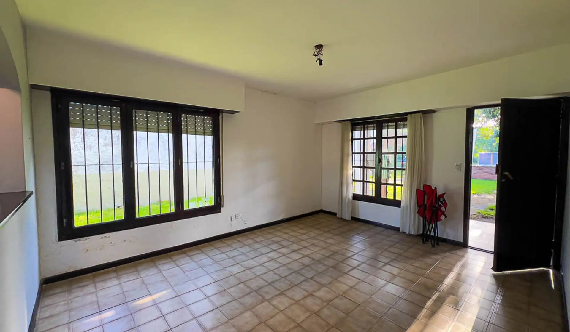 VENTA CASA 3 AMBIENTES CON PARQUE