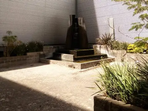 Oficina en Venta con 6 cocheras
