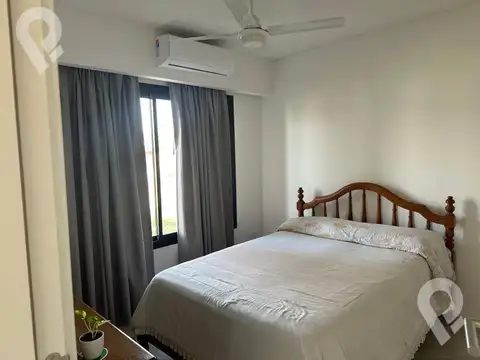 Casa en Alquiler con 2 cocheras