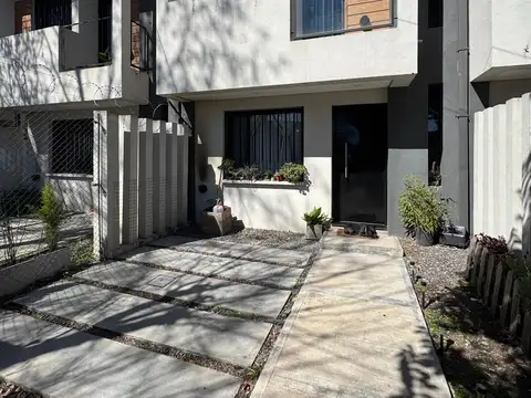 DUPLEX A MEDIA CUADRA DE AV. VERGARA EN SOURIGUES