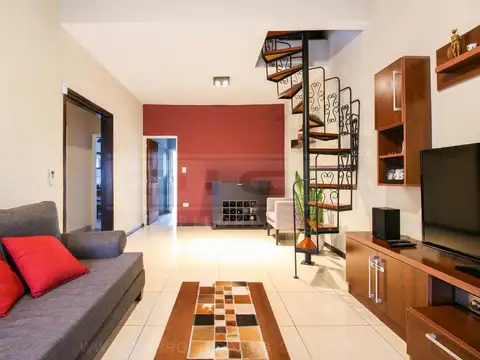 Julian navarro al 1700, entre Bergallo y Juan Clark