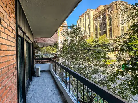 Alquiler de Departamento en Recoleta con 4 dormitorios. Totalmente reciclado!