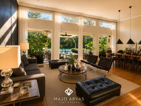 Venta casa en Punta Chica Barrio cerrado Rincón del Arca. En PB. 3 suites jardín y pileta.