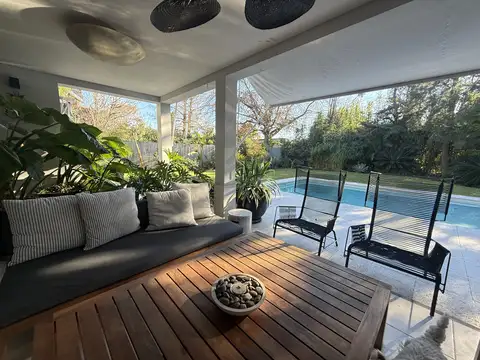 Casa 6 ambientes con 2 baños