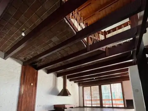 Casa 5 ambientes con 4 baños