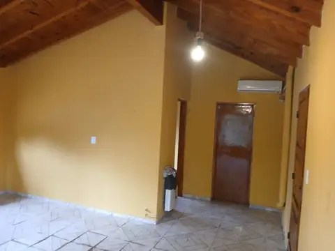 Casa 10 ambientes con 2 baños