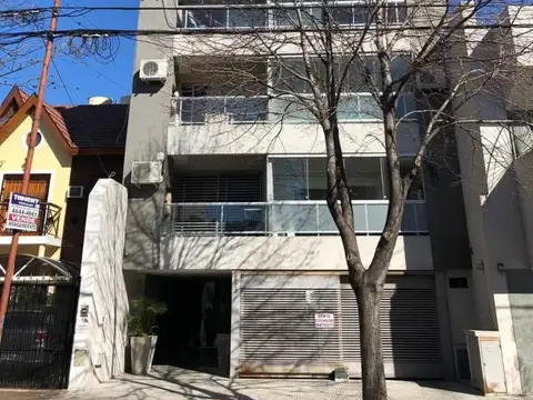 Liniers alquiler de monoambiente divisible, luminoso al frente