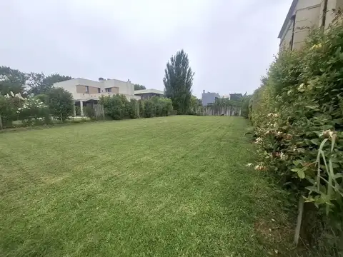 Terreno en Venta en Adrogue, USD 250.000
