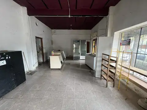 LOCAL COMERCIAL + DOS DEPARTAMENTOS