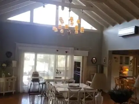 Casa en Venta con 3 cocheras