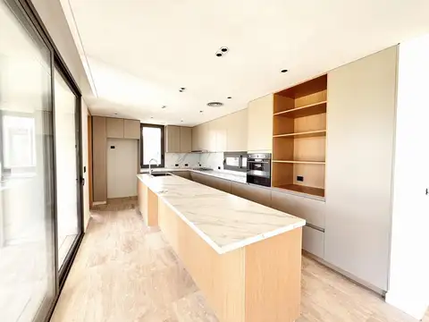 Casa 9 ambientes con 7 baños
