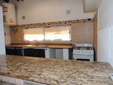 Casa 3 ambientes con 1 baño
