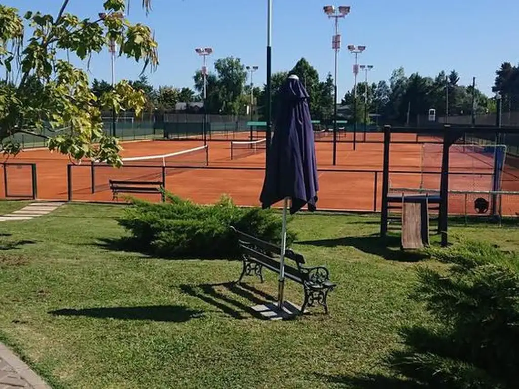 Actividades deportivas futbol, tenis en Ayres Plaza