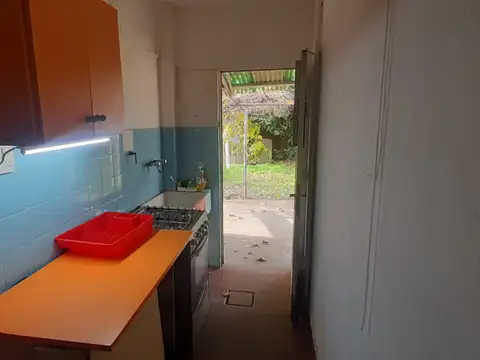 Casa 3 ambientes con 1 baño