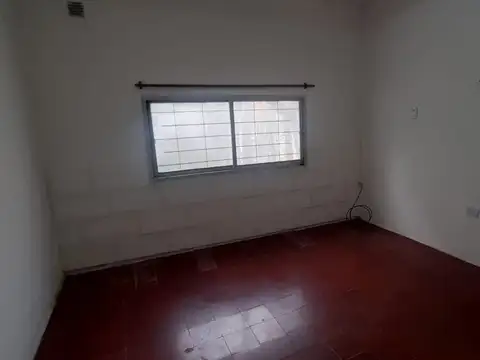 Casa en Venta en Castelar Sur, USD 48.000