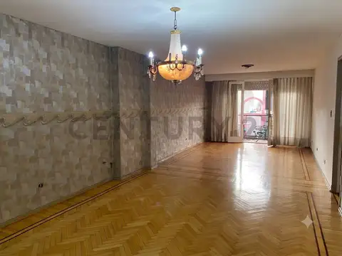 VENTA DEPARTAMENTO DE 4 AMBIENTES CON BALCÓN Y DEPENDENCIA - MATADEROS