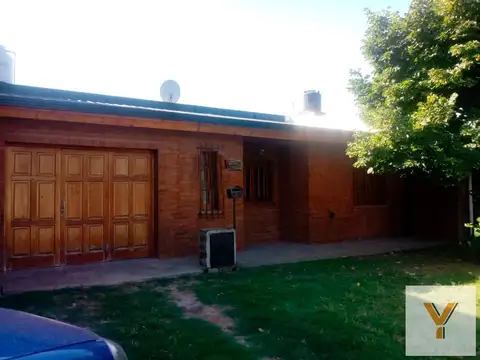 Casa en venta - 2 Dormitorios 1 Baño - Cochera - 270Mts2 - Chivilcoy