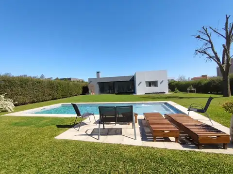 Casa en Alquiler Temporal en Loma Verde, USD 3.000