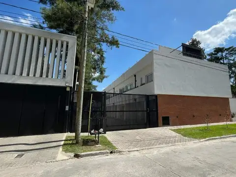 VENTA TRIPLEX 4 AMBIENTES EN PARQUE LELOIR